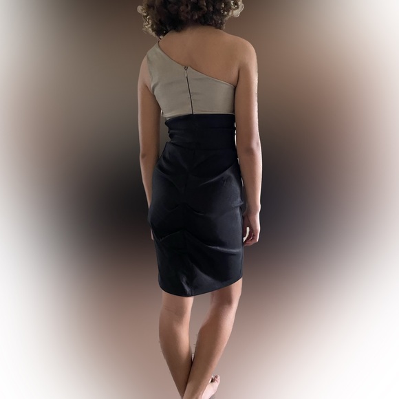 Gown - Picture 3 of 7